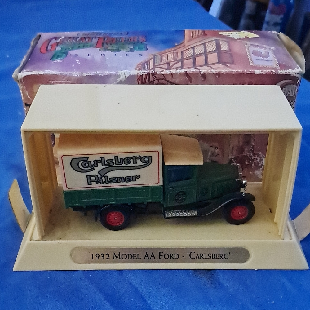 Matchbox Of Yesteryear Model AA Ford Toy Truck - Green and Red